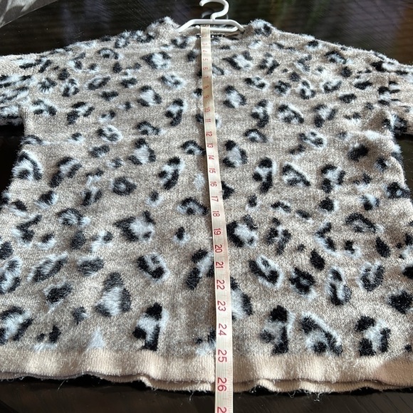 TRIBRAL Tan and Black Cheetah Print Sweater, Size Medium, A4 - Picture 7 of 7